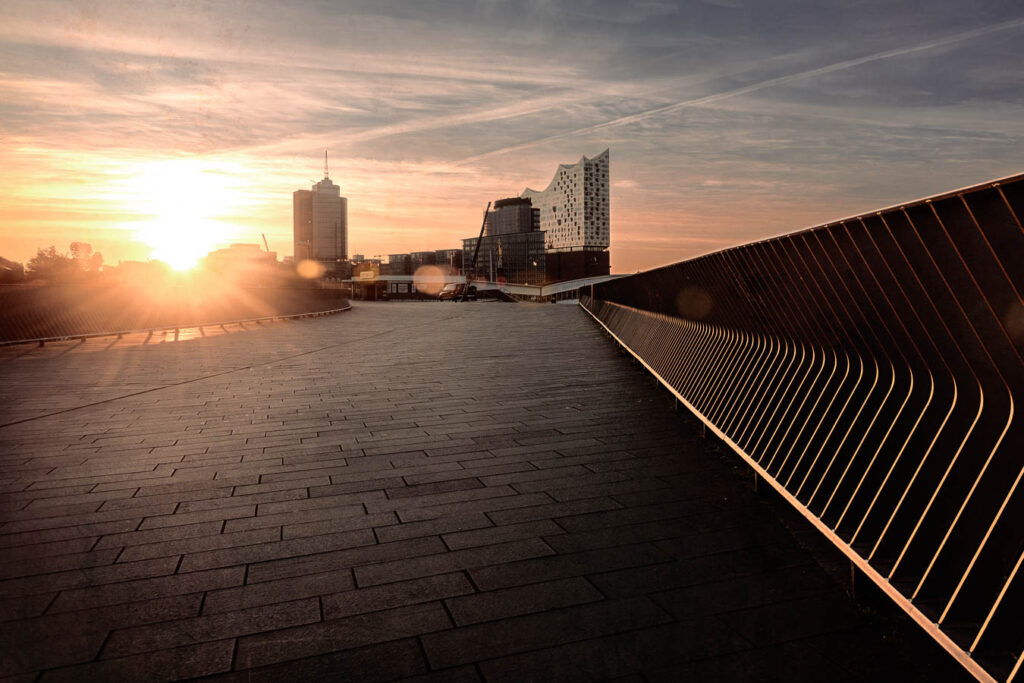 Sonnenaufgang an den Landungsbrücken Hamburg.
