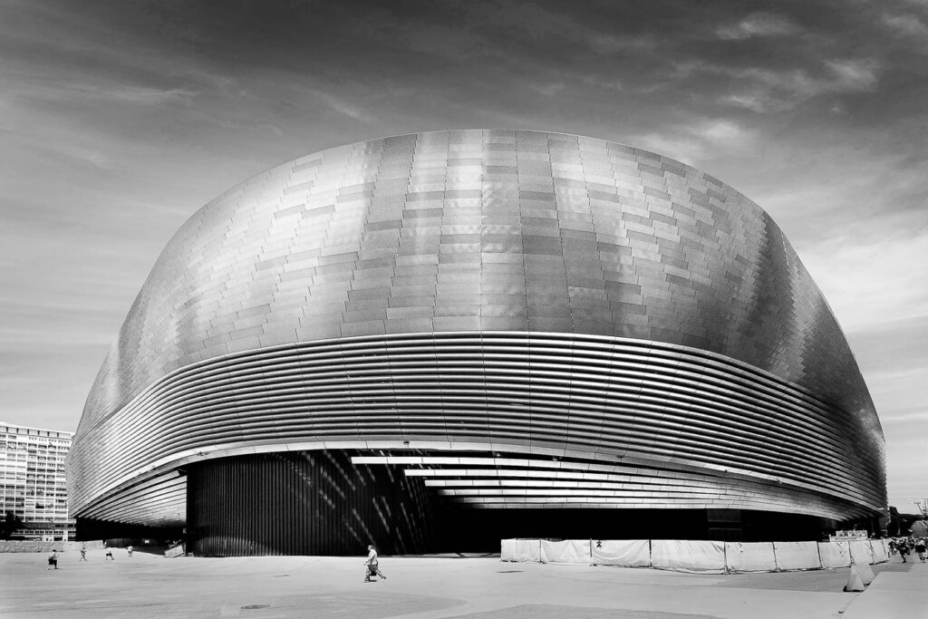 Fine Art Print in schwarzweiß des Stadion Santiago Bernabeu von Real Madrid.