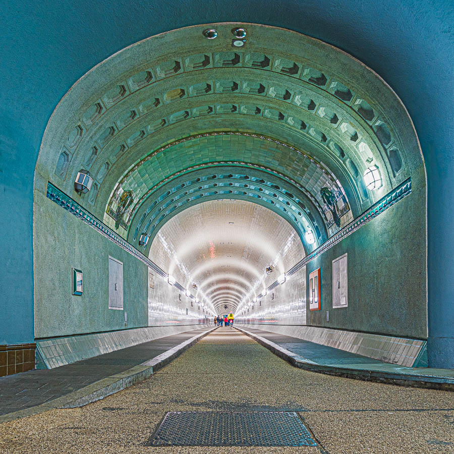 Eine Röhre des alten Elbtunnels in Hamburg,