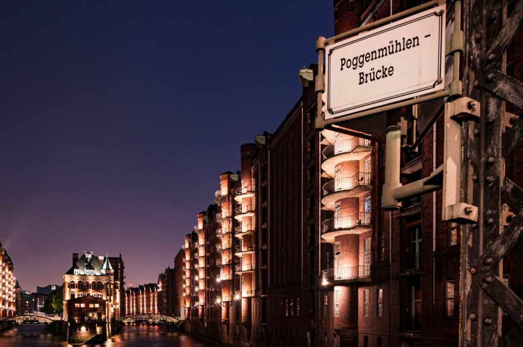 Kurz nach Sonnenuntergang in der Speicherstadt Hamburg.
