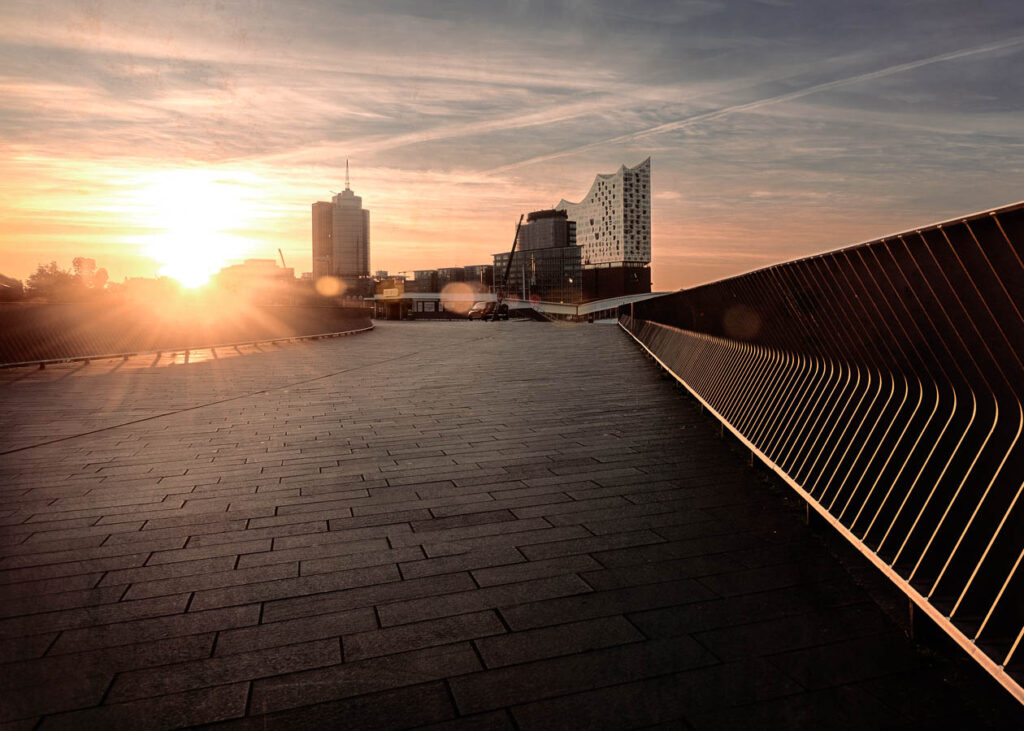 Sonnenaufgang an den Landungsbrücken Hamburg.