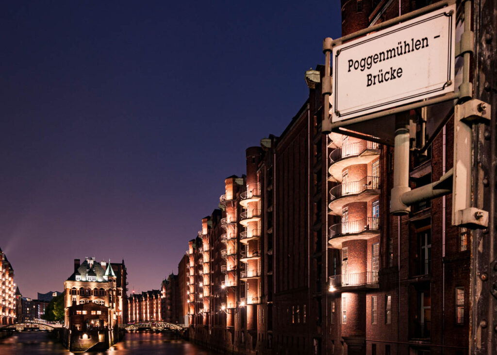 Kurz nach Sonnenuntergang in der Speicherstadt Hamburg.